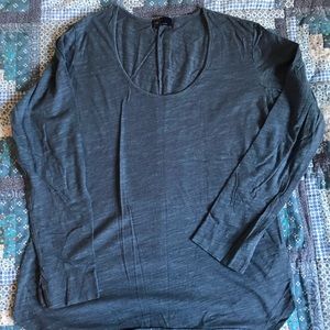 Long-sleeved tee
